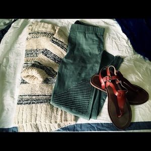 Olive green textured leggings.